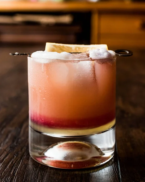 Cocktail d'été Tropical Whiskey Punch . — Photo