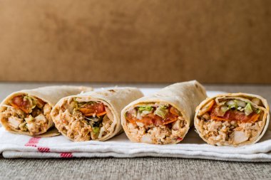 Tavuk shawarma durum döner kebap kopya alanı