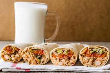 Tavuk shawarma Hünkar ayran veya ayran ile.