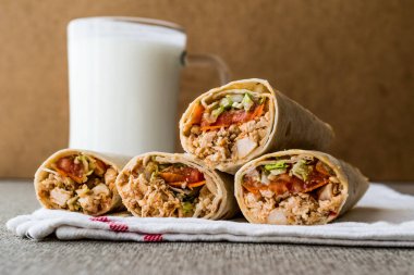 Tavuk shawarma Hünkar ayran veya ayran ile.