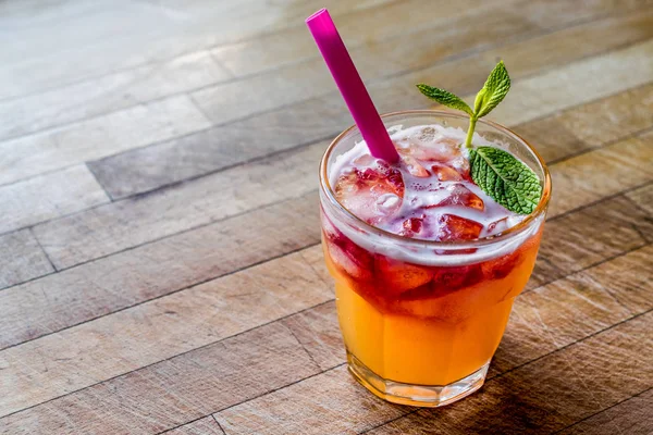 Mai Tai Cocktail with mint leaves and ice. — Stock Photo, Image