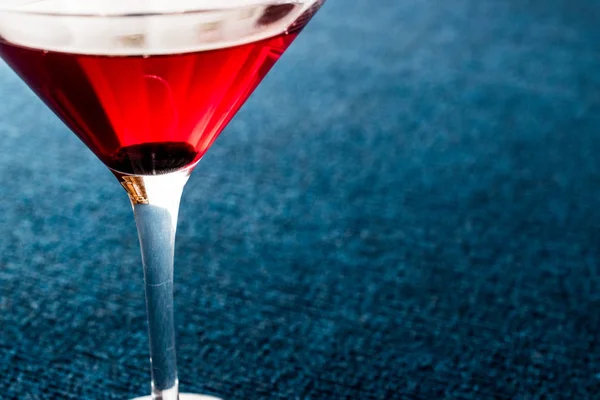 Manhattan Cocktail met een cherry garnituur. — Stockfoto