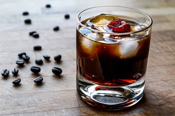 Cocktail russe noir avec vodka et liqueur de café — Photo