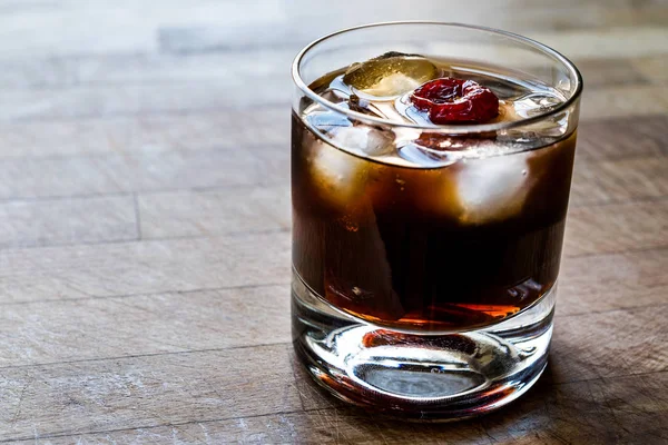 Black Russian Cocktail with vodka and coffee liquor — Stock Photo, Image