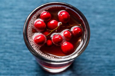 Yabanmersini kokteyli votka ile vurdu