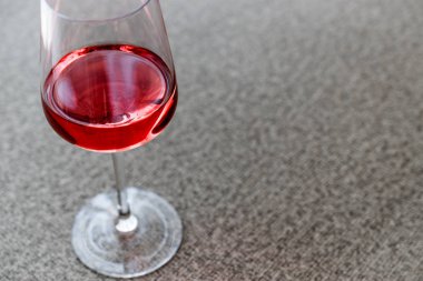 Gül ya da pembe şarap cam 