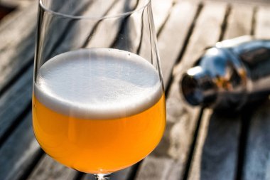 Bellini Garden Şarap kadehi şeftali ile yapılan kokteyl