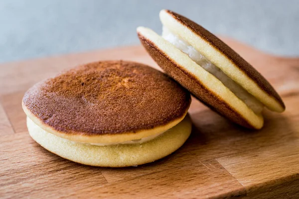 Panqueque con crema o leche / sut hamburguesa —  Fotos de Stock