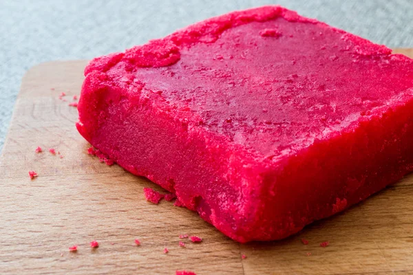 Kizilcik oder kizamik sekeri / roter Zucker für Lohusa-Sherbet. — Stockfoto