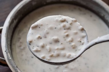 Soğuk yoğurt çorbası ile pota buğday 