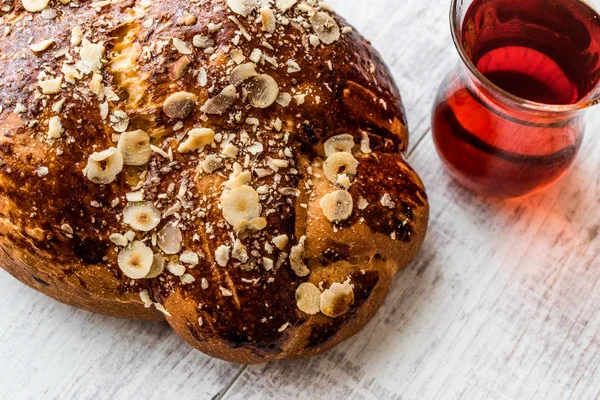 Сладкий плетеный хлеб / Paskalya Coregi или Challah Хлеб на субботу — стоковое фото