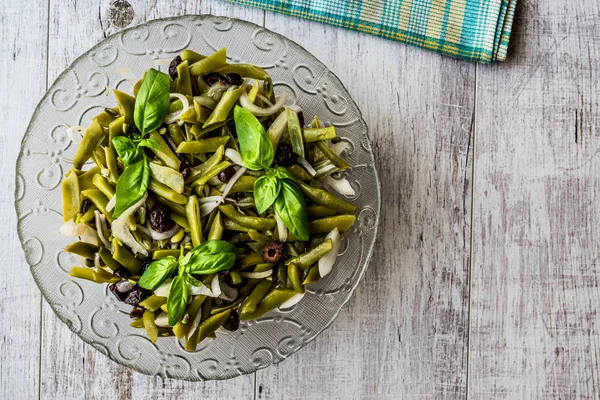 Groene bonen salade met olijven — Stockfoto