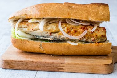 Türk Balik Ekmek / Balık Sandviçi.