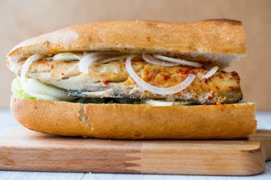 Türk Balik Ekmek / Balık Sandviçi.