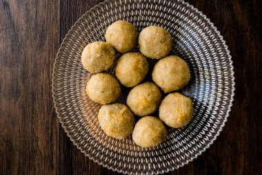 icli köfte / haşlanmış İçli köfte / Quibe tereyağlı sos