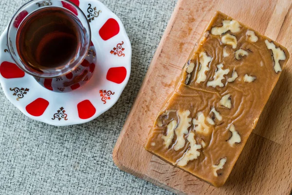 Helva de verão turco ou Halva com noz . — Fotografia de Stock