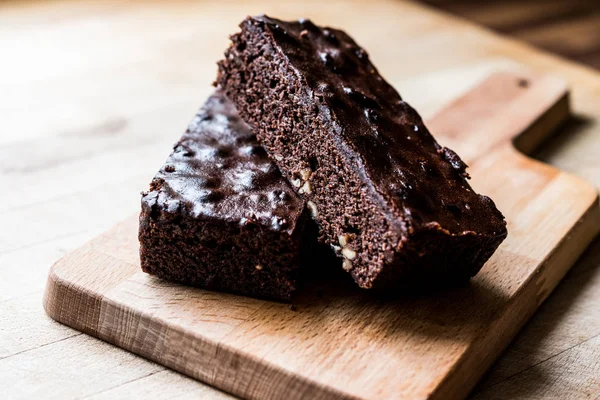 Brownie au chocolat sur surface en bois . — Photo