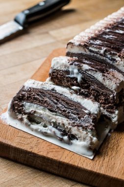 Semifreddo kek - çikolata ve vanilya ile dondurma. (yarı-fr