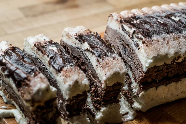 Semifreddo Cake - ice cream with chocolate and vanilla. (semi-frozen dessert) — Stock Photo, Image