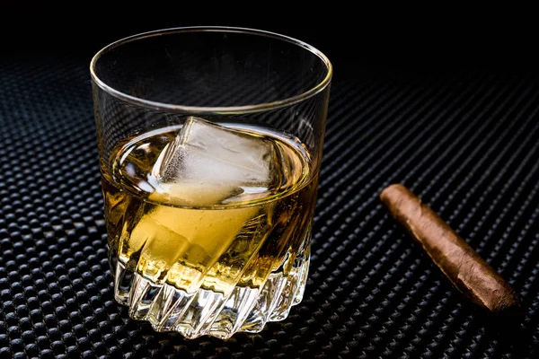 Godfather Cocktail with Cigar — Stock Photo, Image