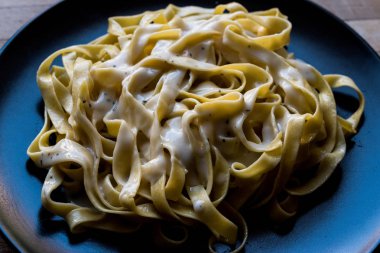 Peynir soslu tagliatelle makarna / Carbonara