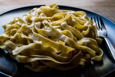 Peynir soslu tagliatelle makarna / Carbonara