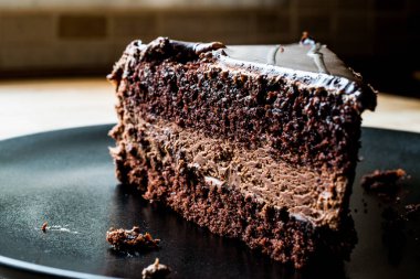 Şeytanlar kek çikolata siyah plaka ile.