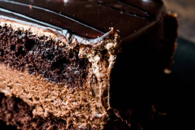 Şeytanlar kek çikolata siyah plaka ile.