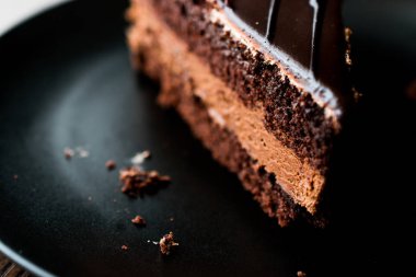 Şeytanlar kek çikolata siyah plaka ile.