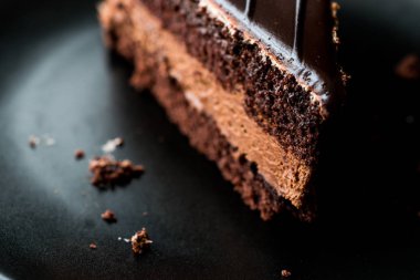 Şeytanlar kek çikolata siyah plaka ile.