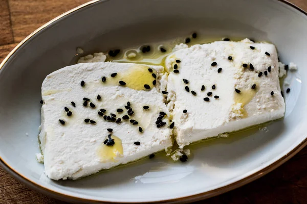 Cokelek or lor peyniri / Curd Cheese with olive oil and black cumin — Stock Photo, Image