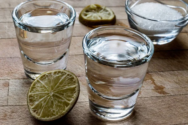 Mezcal tekila limon ve tuz