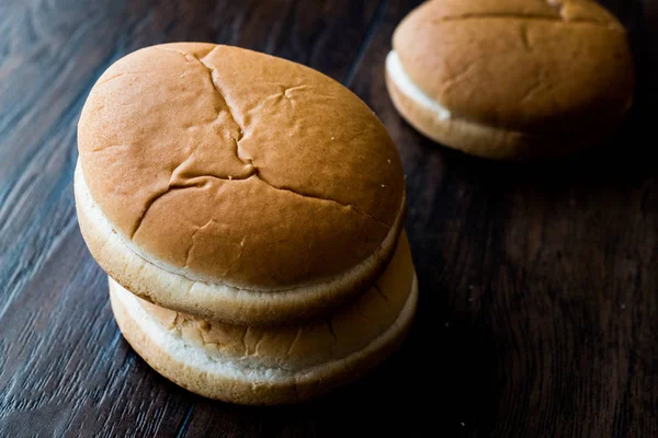 Stapel von Hamburgerbrötchen oder Brot. — Stockfoto