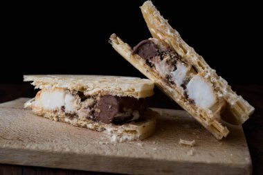 Halva ice cream sandwich / Kagit helva arasi dondurma.