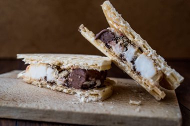 Halva ice cream sandwich / Kagit helva arasi dondurma.