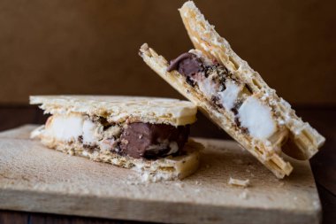 Halva ice cream sandwich / Kagit helva arasi dondurma.