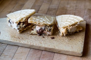 Halva ice cream sandwich / Kagit helva arasi dondurma.