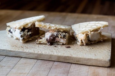 Halva ice cream sandwich / Kagit helva arasi dondurma.