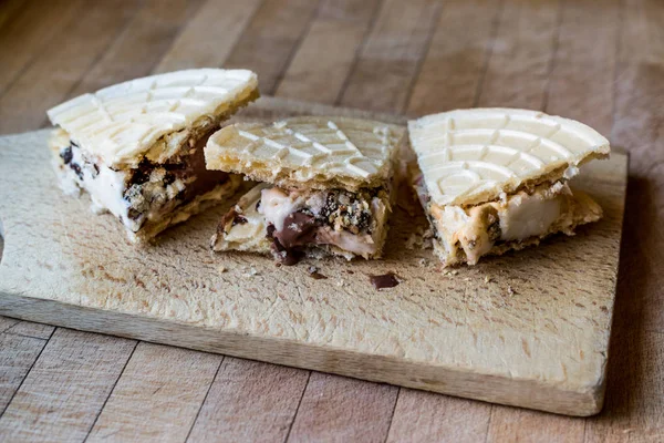 Halva ice cream sandwich / Kagit helva arasi dondurma.