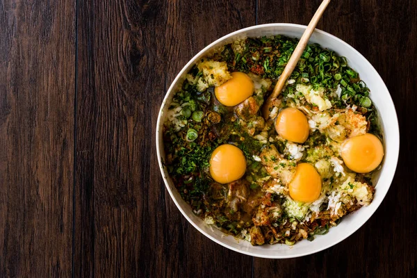 Hammaddelerini yumurta karışık Frenk soğanı, soğan, parlsey ve biber ile Türk gıda Mucver tarifim.