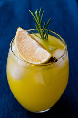 Biberiye ve votka ile Meyer limonata