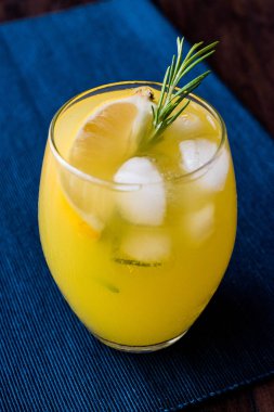 Biberiye ve votka ile Meyer limonata