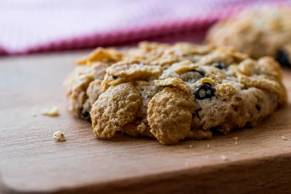 Cornflake Biscotti su superficie di legno . — Foto Stock