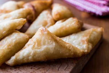Türk börek peynirli / Sucuklu Muska tarifi