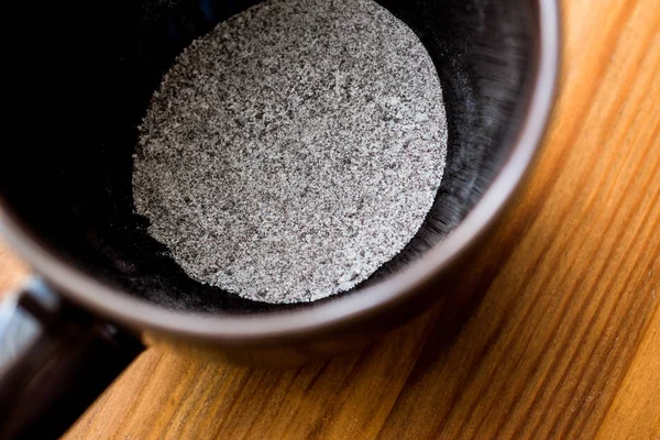 hazır kahve tozu 3 in 1; süt tozu ve şeker bir fincan karışık