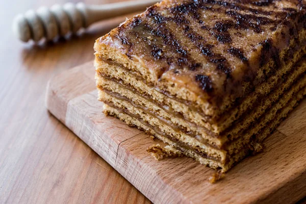 Tatlım kek ceviz ve karamel krem. 