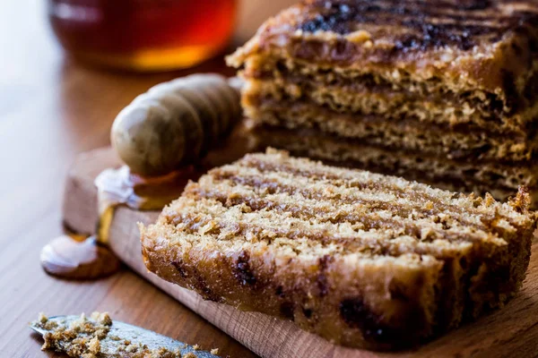 Tatlım kek ceviz ve karamel krem. 