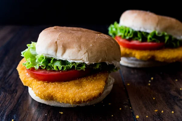 Tavuk Burger domates ve marul.