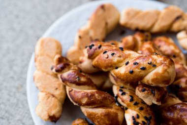 Siyah kimyon ile Türk tuzlu kurabiye / Burgu Kurabiye.