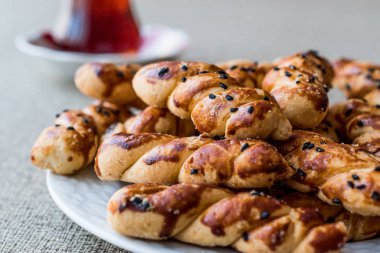 Siyah kimyon ile Türk tuzlu kurabiye / Burgu Kurabiye.